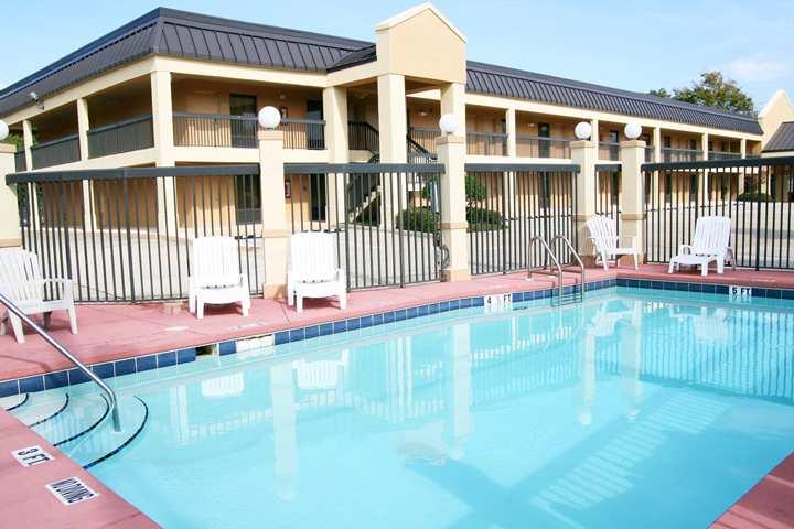 Baymont By Wyndham Fort Walton Beach Mary Esther Motel Exterior photo